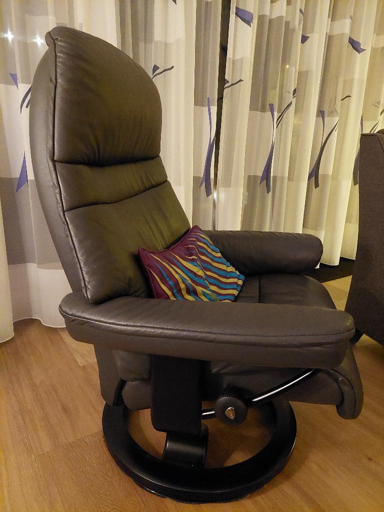 Zwarte fauteuil, Ophalen, Gebruikt, Minder dan 75 cm, Leer