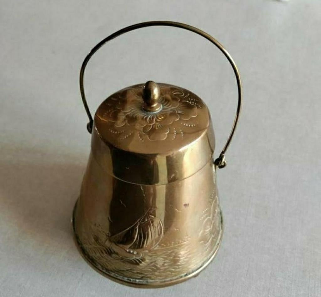 Klok,reliëf,Doofpotje,theebus,molen,bloemen,zeilschip, Ophalen of Verzenden, Koper