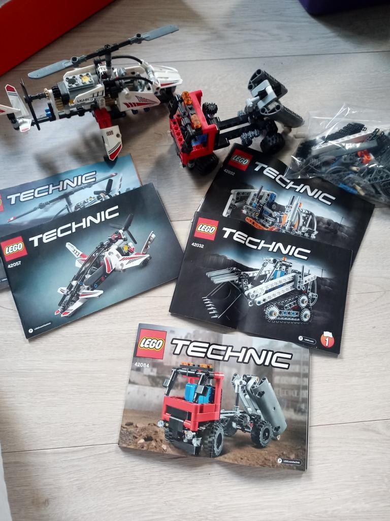 Lego Technic sets: 42057 Helicopter, 42084 Kiepwagen + 1 set, Ophalen of Verzenden, Gebruikt, Complete set, Lego