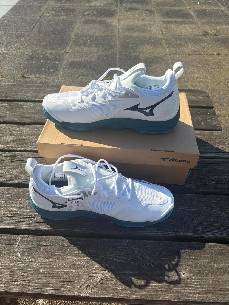 Nieuwe Mizuno wave momentum 3, Nieuw, Ophalen of Verzenden, Wit, Sportschoenen