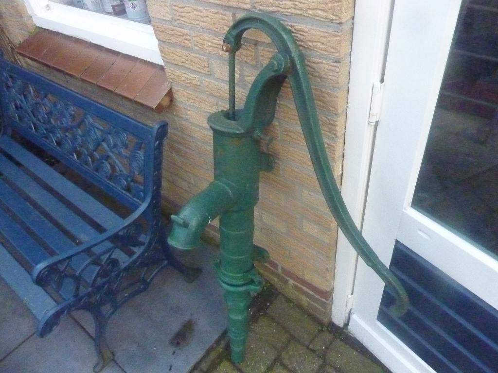 oude giet ijzeren weide pomp / handpomp werkt nu niet