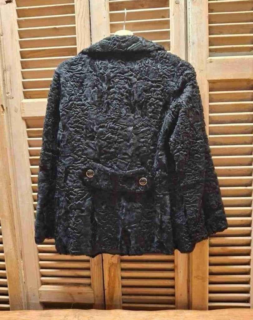 Vintage Zwarte astrakan bontjas mt 36/38, Zwart, Etten-Leur, DJT@dejuistetoon.eu, Ophalen of Verzenden