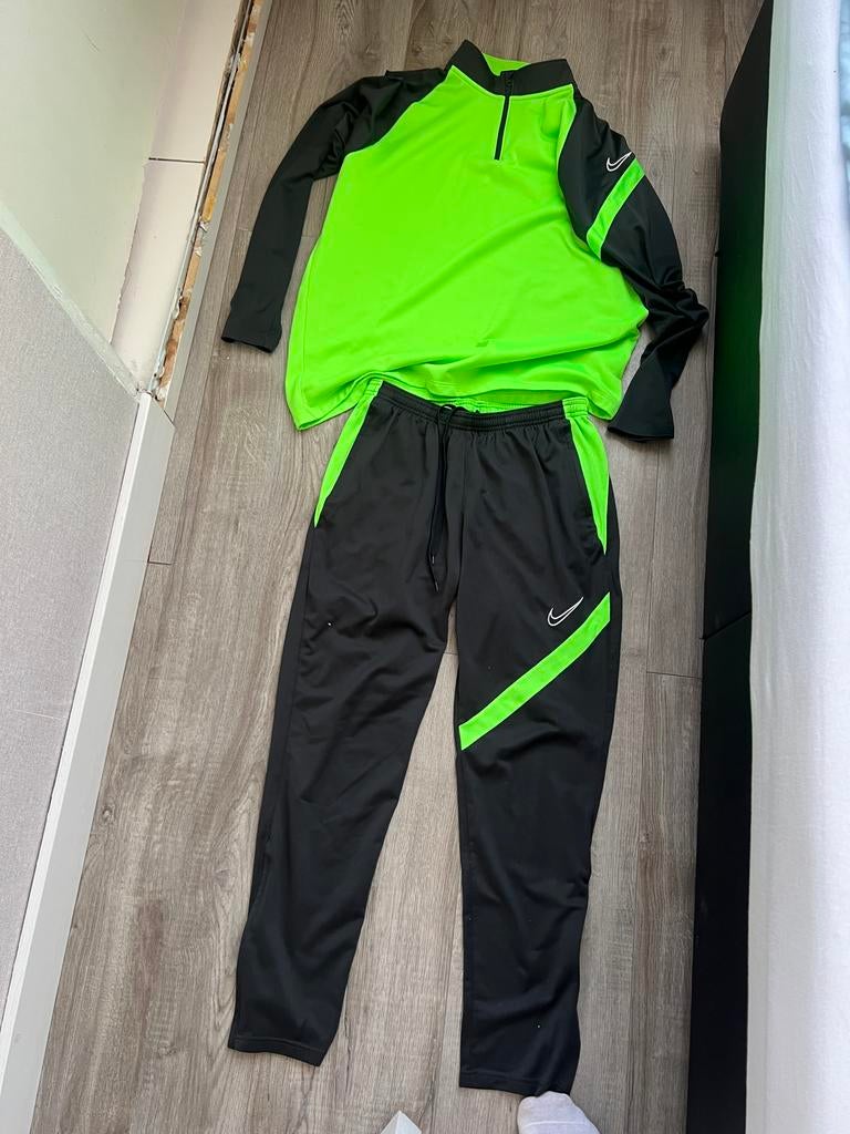Nike trainingspak groen/zwart, Kleding | Dames, Sportkleding, Ophalen of Verzenden, Gedragen, Groen, Fitness of Aerobics