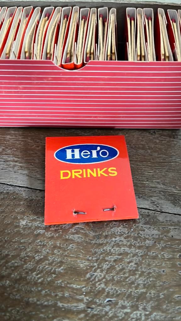 Doosje vol oude lucifer boekje van Hero Drinks, Ophalen of Verzenden, Nieuw, Luciferdoosjes of -merken