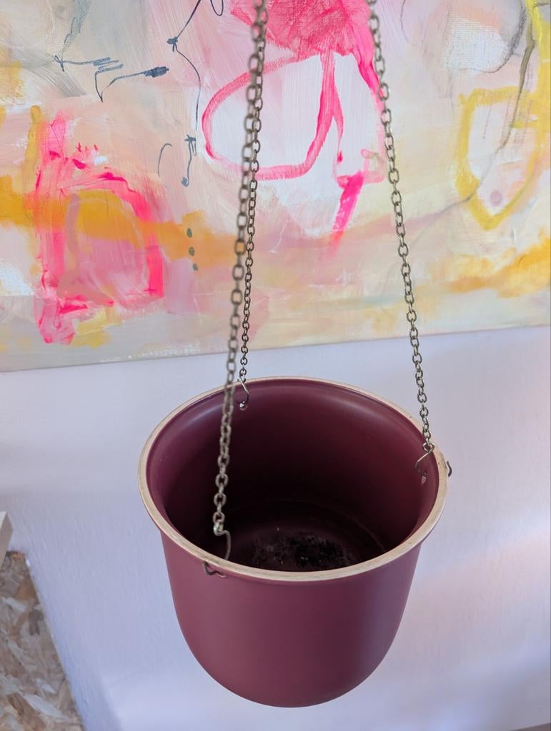 Vintage hangende bloempot wijnrood, Rond, Ophalen of Verzenden, Aardewerk, Minder dan 40 cm