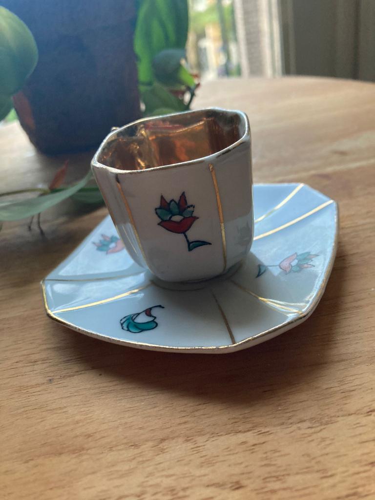 Schattig vintage kopje met schoteltje, Verzamelen, Ophalen of Verzenden, Zo goed als nieuw, Overige materialen, Kop en/of schotel