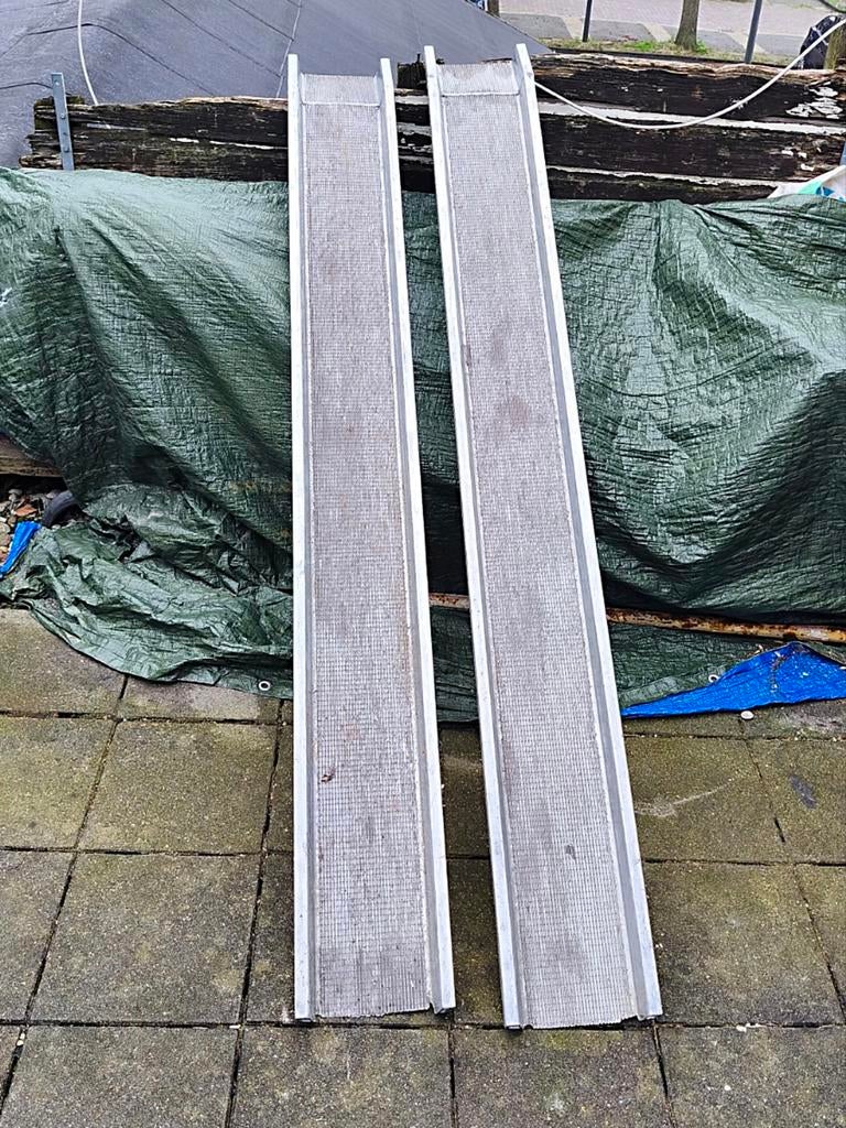 Overtoom| Aluminium OPRIJPLATEN ABS 1- Set 500kg Manutan, Ophalen, Zo goed als nieuw