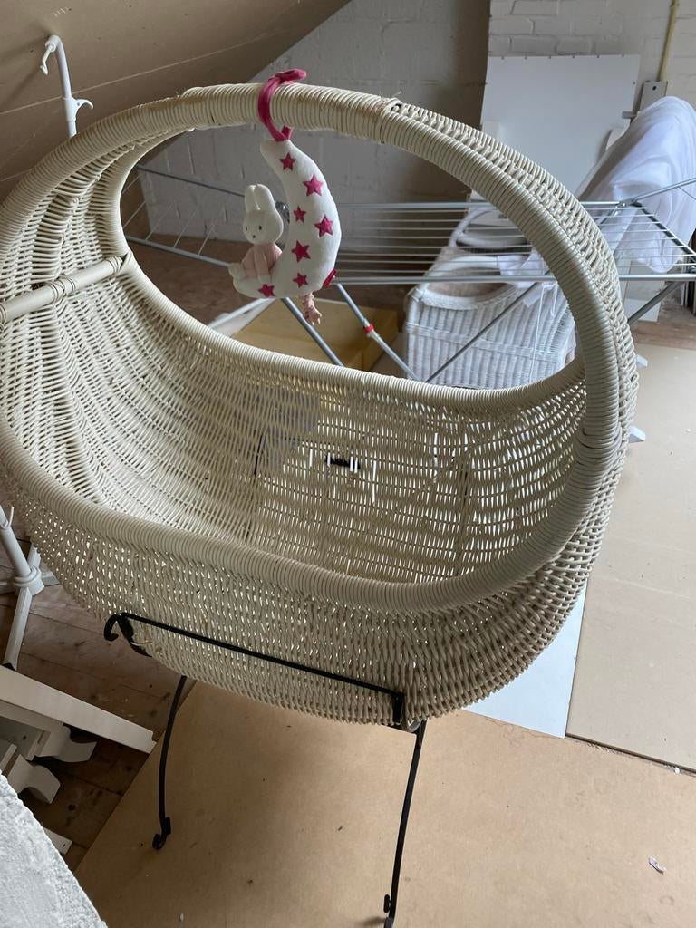 Baby wieg op standaard, Kinderen en Baby's, Babywiegjes en Ledikanten, Ophalen, Gebruikt, Wieg