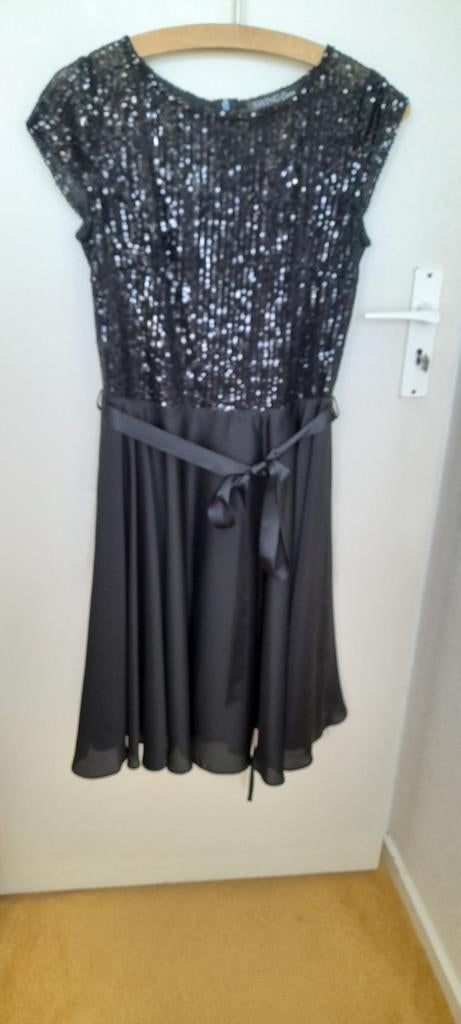 Swing jurkje zwart korte mouw maat 44 valt aks maat 42, Zwart, Maat 42/44 (L), Cocktailjurk, Ophalen of Verzenden