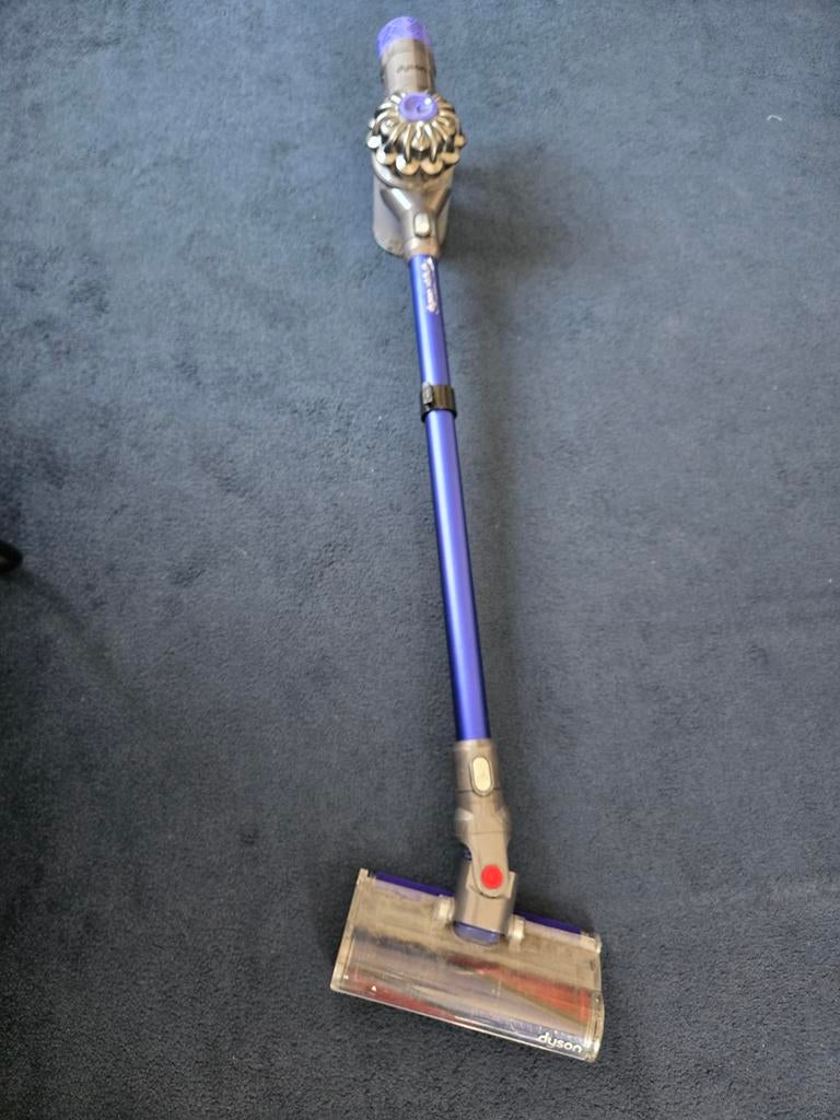 Dyson v6 fluffy inclusief accessoires, Ophalen of Verzenden, Gebruikt, Reservoir, Stofzuiger