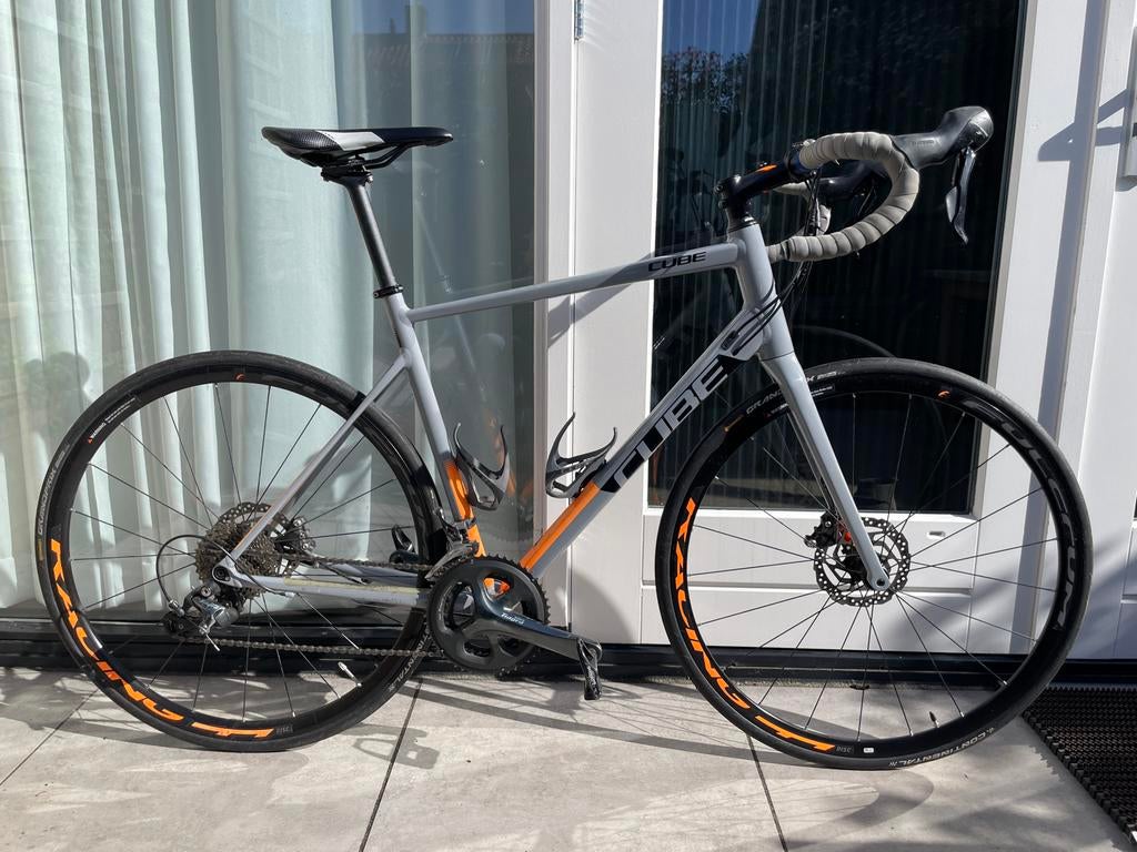 Cube racefiets, maat 58, grijs met oranje accenten, Fietsen en Brommers, Fietsen | Racefietsen, 28 inch, Gebruikt, Heren, Aluminium