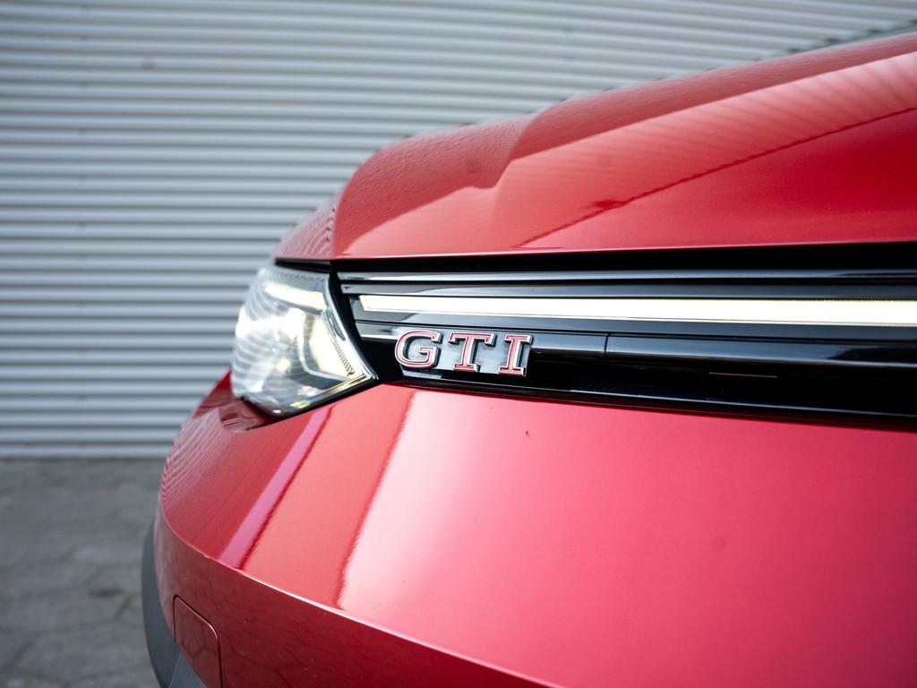 Volkswagen Golf 2.0 TSI GTI CLUBSPORT Pano HUD Harman/Kardon, Gebruikt, Zwart, 1984 cc, Alcantara