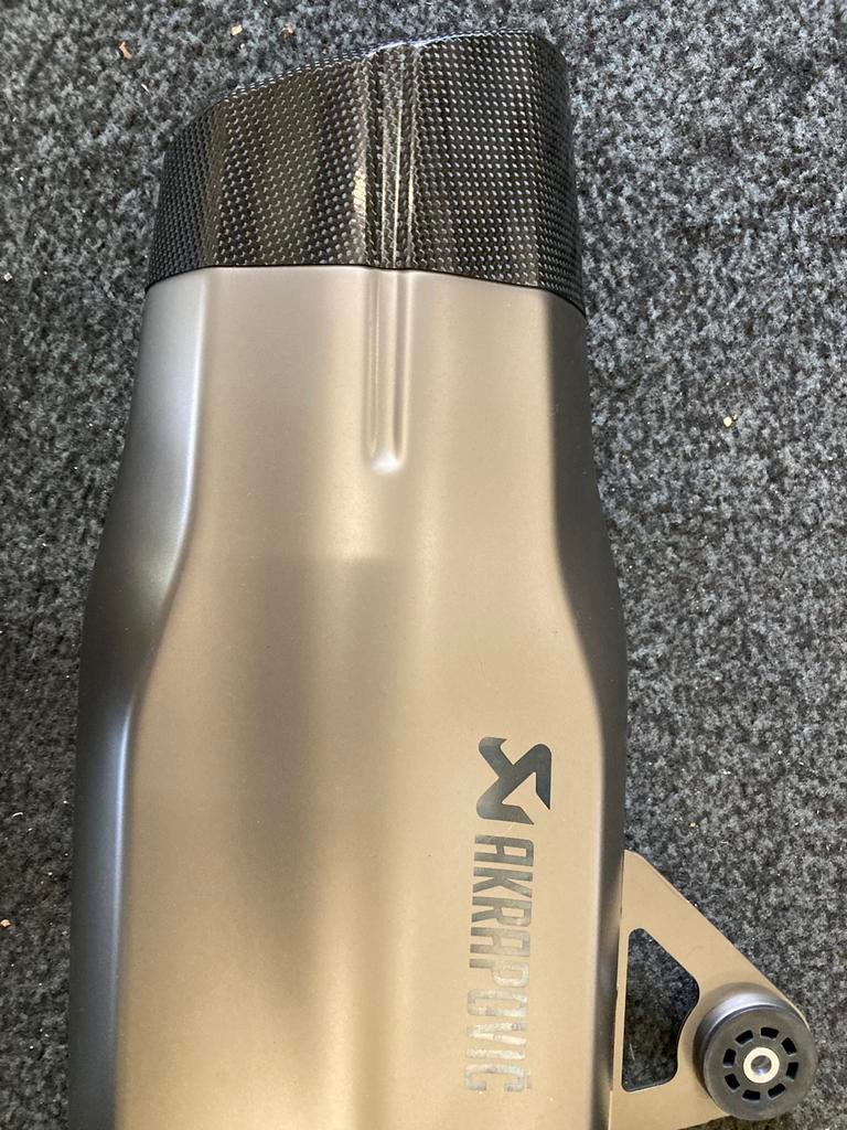 Akrapovic uitlaat voor BMW R 1250 GS en GSA, Ophalen, Gebruikt