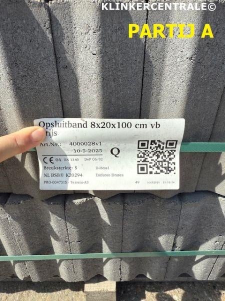 2.0000m1 grijs betonbanden 8x20x100cm 10x20x100cm B-Keus