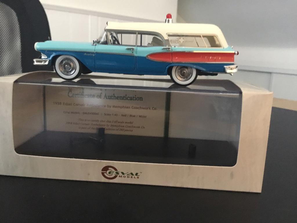 Te Koop   Ambulance., Hobby en Vrije tijd, Modelauto's | 1:43, Ophalen of Verzenden, Zo goed als nieuw, Auto, Overige merken