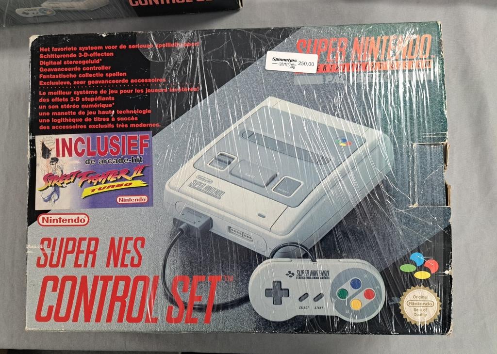 2 stuks Super Nintendo in doos te koop., Ophalen of Verzenden, Zo goed als nieuw, Met 1 controller, Met games