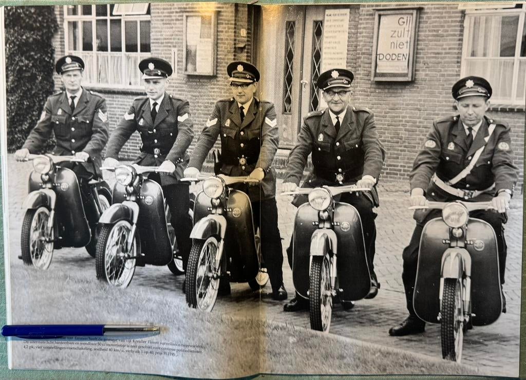 Poster Kreidler Florett bij Politie Emmen in 1964, Verzenden, Zo goed als nieuw, Motoren