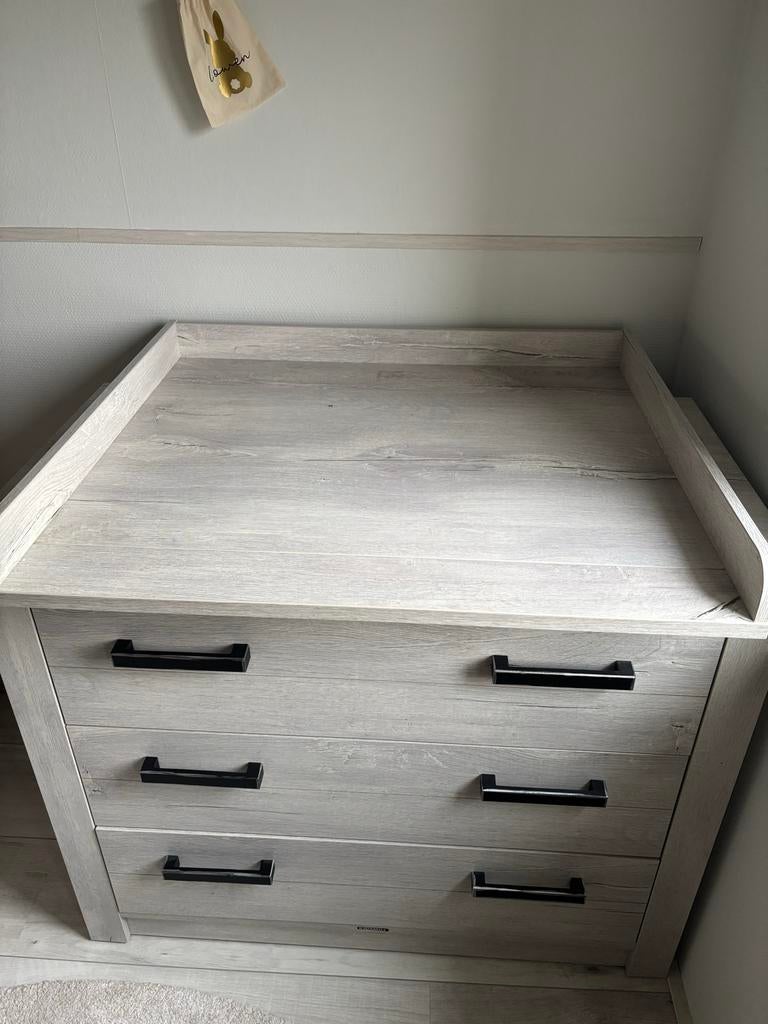 Ledikant, commode en wandplank Kidsmill, Ophalen, Zo goed als nieuw, Jongetje of Meisje