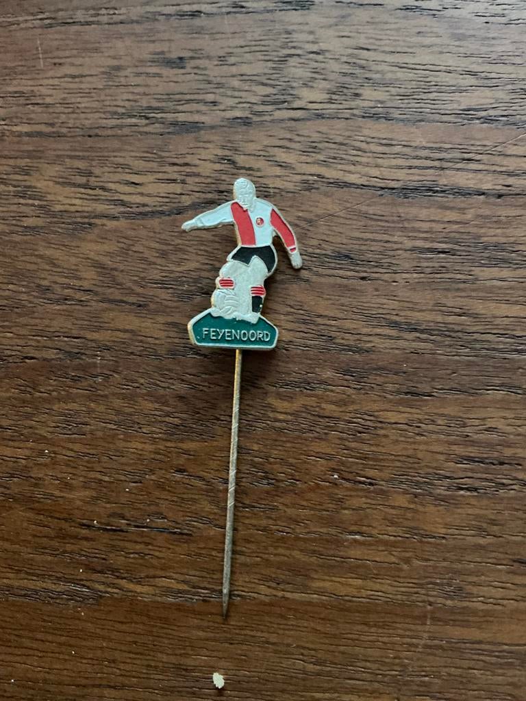 Vintage Feyenoord speldje 1960, Ophalen of Verzenden, Gebruikt, Sport, Speldje of Pin
