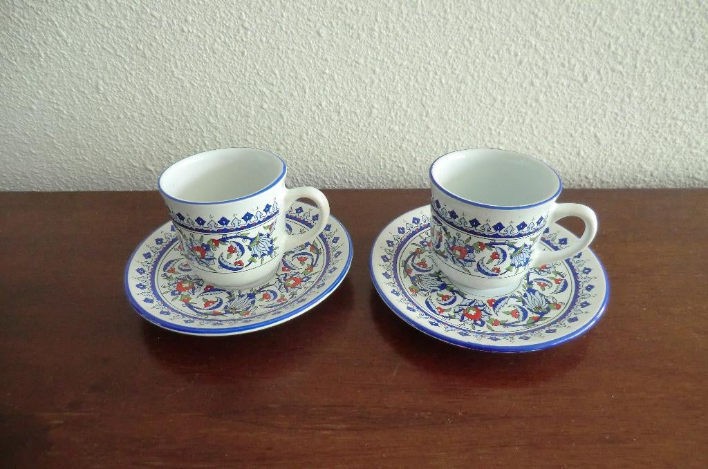 SEMA porselein - twee Turkse expresso kopjes met schoteltjes, Gebruikt, Ophalen of Verzenden, Overige stijlen, Kop(pen) en/of Schotel(s)