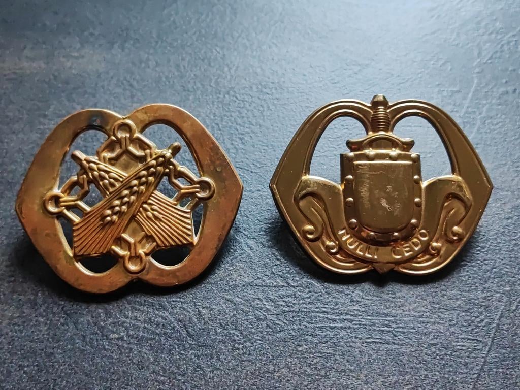 Baret Emblemen Luchtmobiel, Intendance & Infanterie, Verzamelen, Ophalen of Verzenden, Landmacht, Nederland, Embleem of Badge