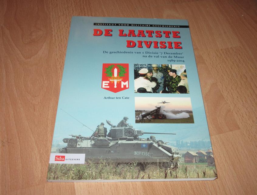 De laatste divisie - 1 Divisie 7 December na de val van de, Verzenden, Tweede Wereldoorlog, Zo goed als nieuw, Overige onderwerpen