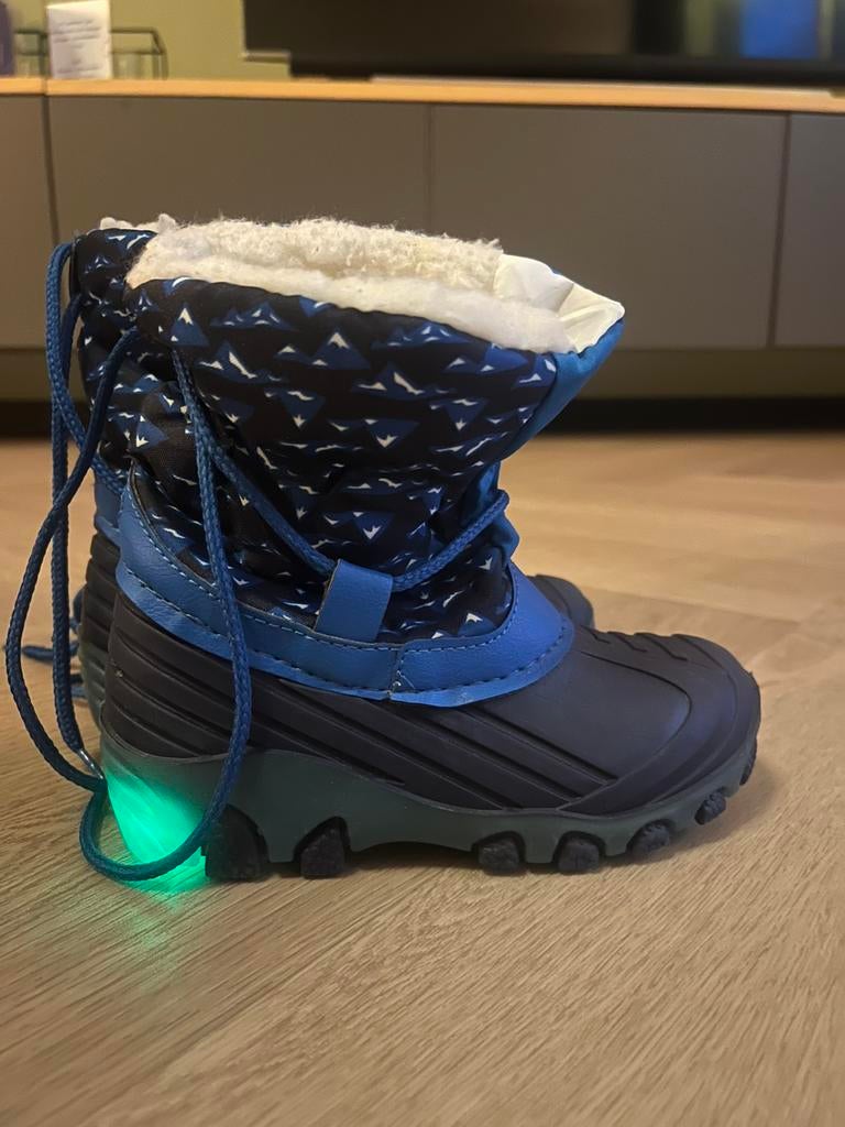 Snowboots maat 27, Kinderen en Baby's, Kinderkleding | Schoenen en Sokken, Ophalen of Verzenden, Zo goed als nieuw, Jongen of Meisje