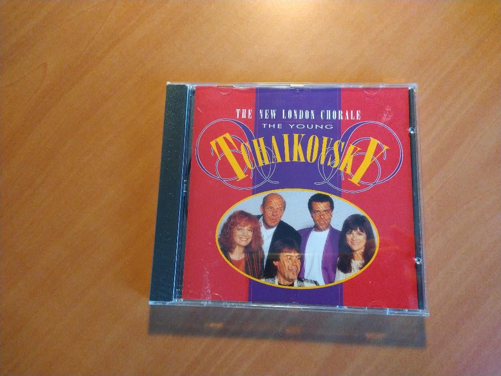 CD The New London Chorale - The young Tchaikovsky, Ophalen of Verzenden, Classicisme, Zo goed als nieuw, Orkest of Ballet