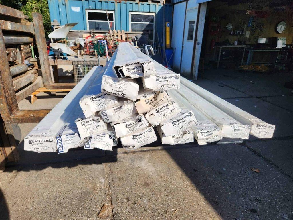 133 - Aluminium kozijnposten, deurposten, deuromlijsting, Ophalen, 80 tot 120 cm, Nieuw, 160 cm of meer