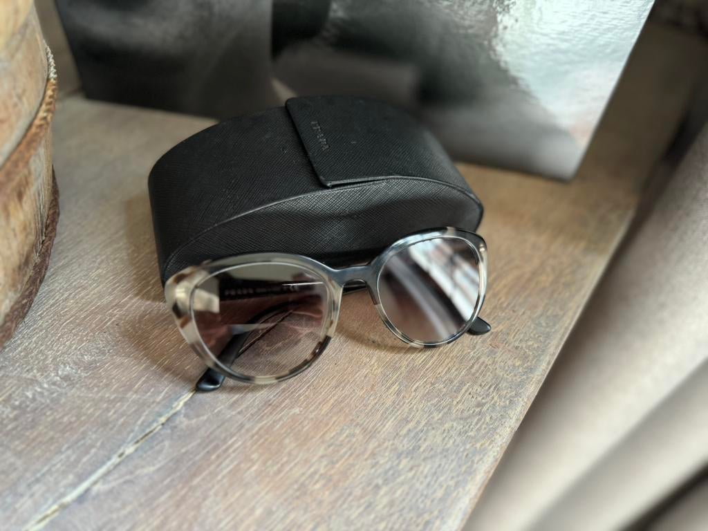 Prada zonnebril, Gebruikt, Zonnebril, Prada, Zwart