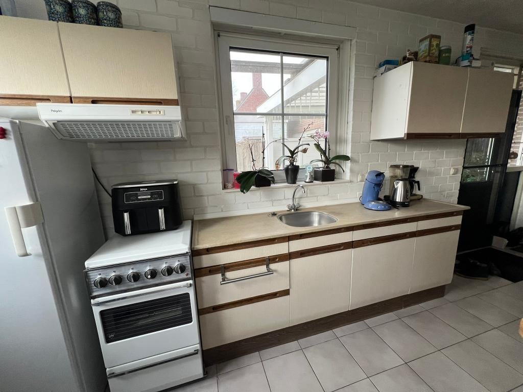 GRATIS: Keukenblok met bovenkastjes, Huis en Inrichting, Keuken | Keukenelementen, Ophalen, Gebruikt, Beige, 200 cm of meer