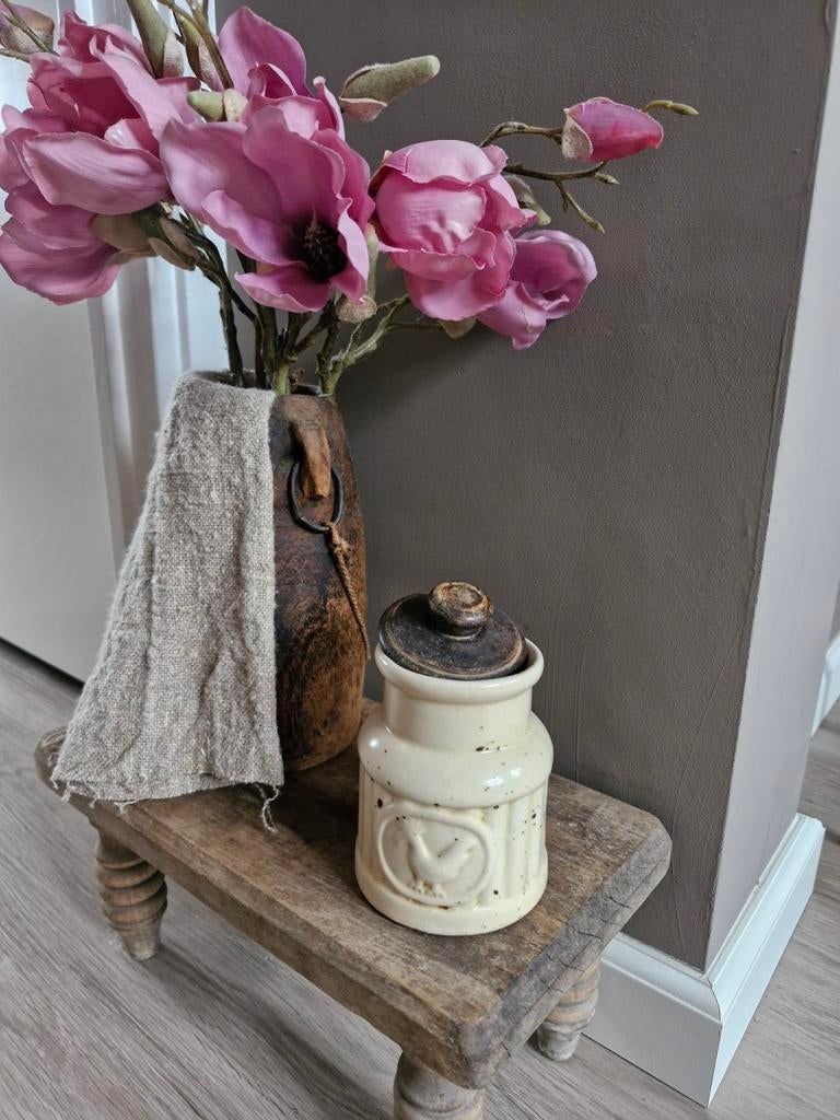 Klein potje met opdruk en deksel., Ophalen of Verzenden