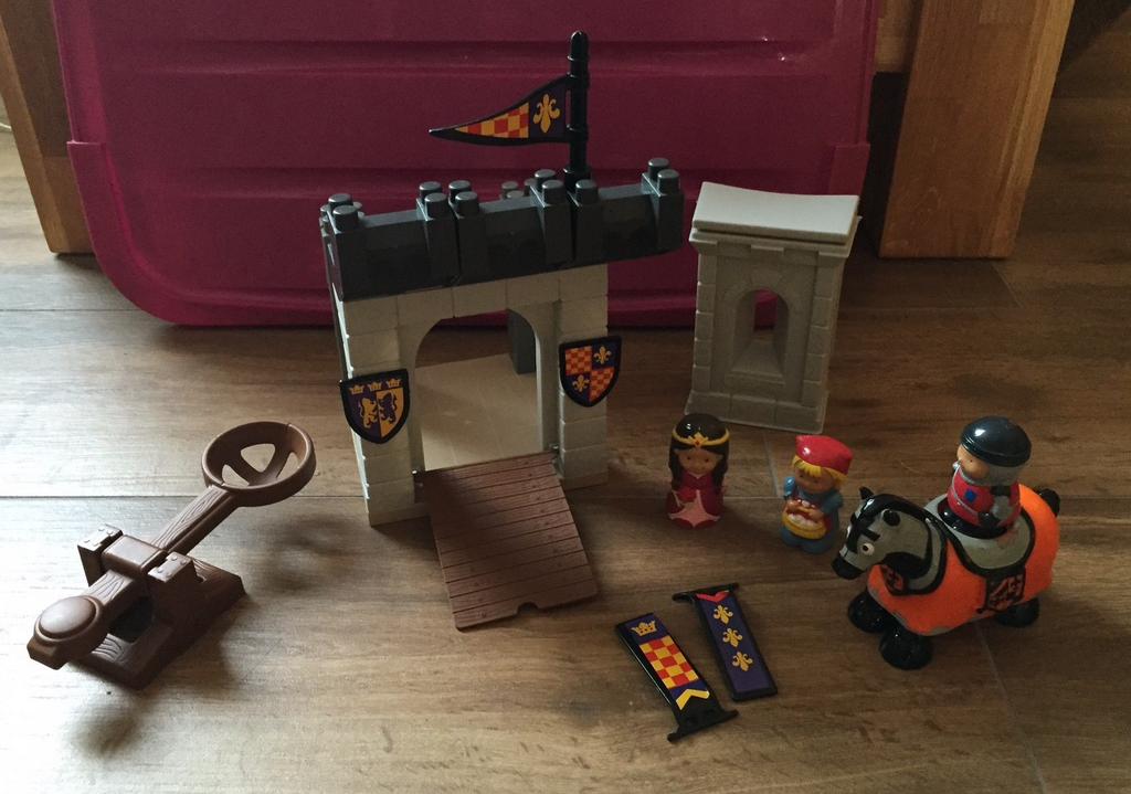 Kasteel met paard bouwstenen, katapult, poppetjes ed, Ophalen of Verzenden, Zo goed als nieuw