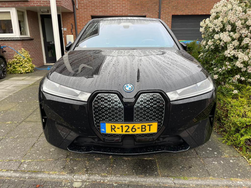 BMW iX Xdrive40 326pk Aut 2022 Zwart 425 km actieradius, Auto's, Automaat, 34 min, 750 kg, 2500 kg