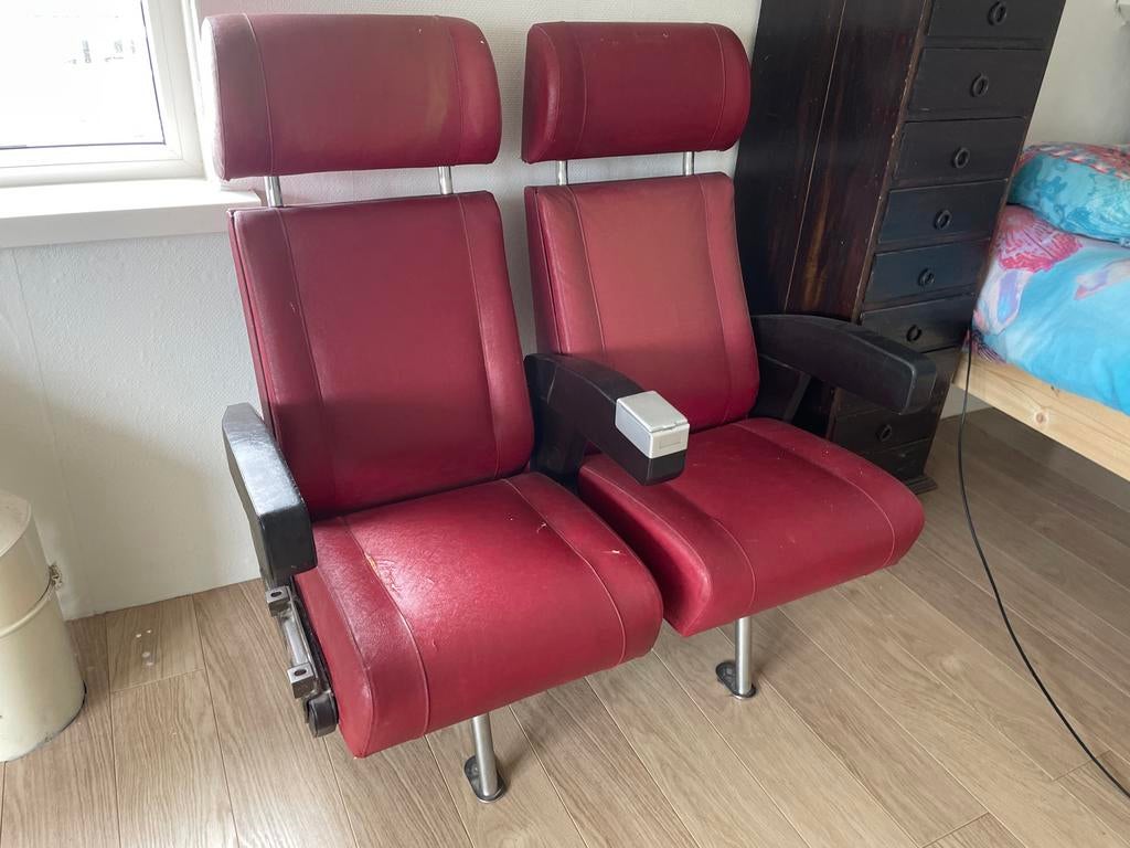 Vintage Treinbank - Rode Stoelen met Armleuningen, Ophalen, Gebruikt, Twee, Leer