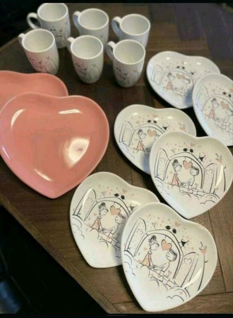 GEZOCHT gevraagd servies hartjes stelletje bekers borden, Ophalen of Verzenden, Overige stijlen, Bord(en)