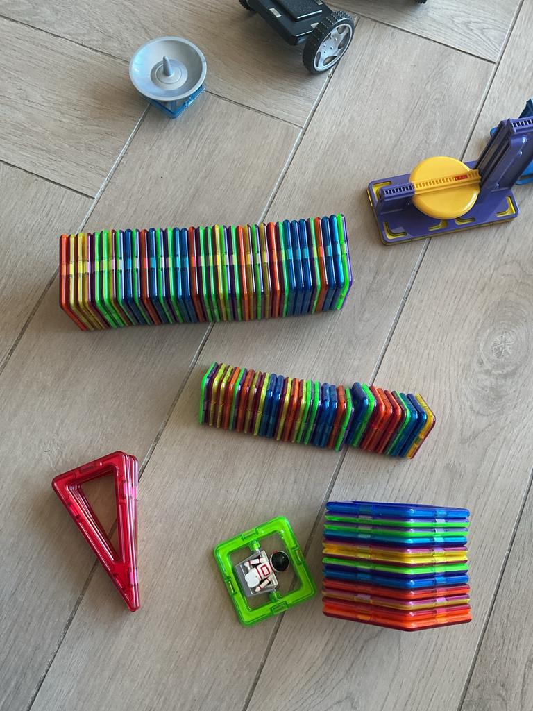 Magformers groot set met boekjes en wagentjes etc, Verzenden, Zo goed als nieuw, Overige merken