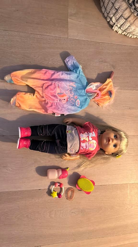 Baby Born zus pop met kleding en accessoires, Kinderen en Baby's, Speelgoed | Poppen, Ophalen of Verzenden, Zo goed als nieuw