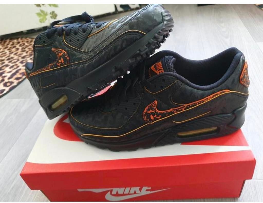 Nike Air Max 90 Vulcano, Ophalen of Verzenden, Zo goed als nieuw, Sneakers of Gympen