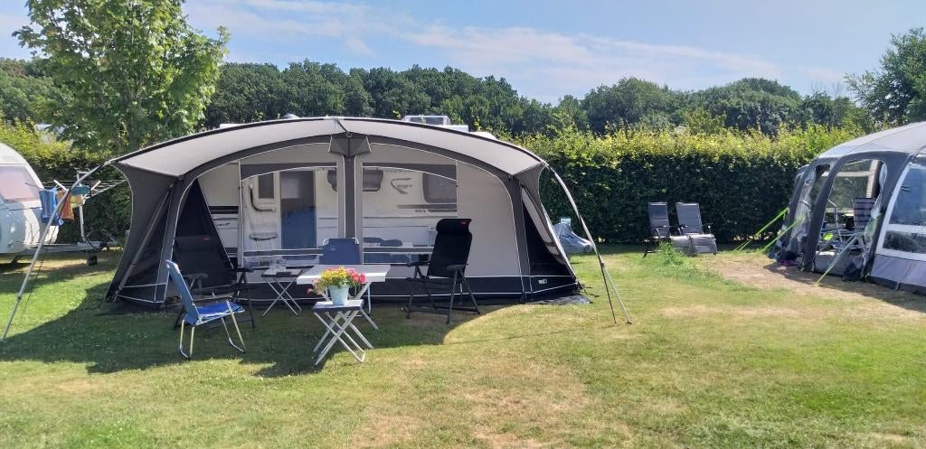 Fendt Bianco Activ 465 SGE  (2017) incl oa. voortent Unico, Caravans en Kamperen, 2 aparte bedden, Rondzit, Fendt, 5 tot 6 meter