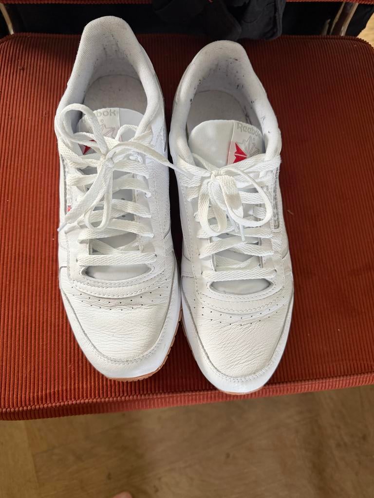 Witte Reebok sneakers, Ophalen of Verzenden, Zo goed als nieuw, Wit, Sneakers of Gympen