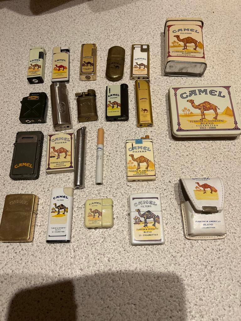 Grote collectie Camel aanstekers en memorabilia, Ophalen of Verzenden, Gebruikt, Aansteker