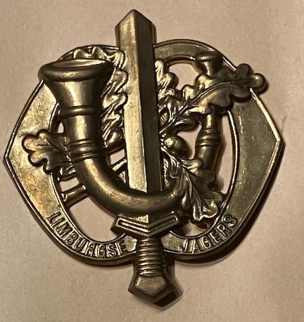 Baret- en schouderemblemen Regiment Limburgse Jagers, Verzamelen, Ophalen of Verzenden, Landmacht, Nederland, Embleem of Badge