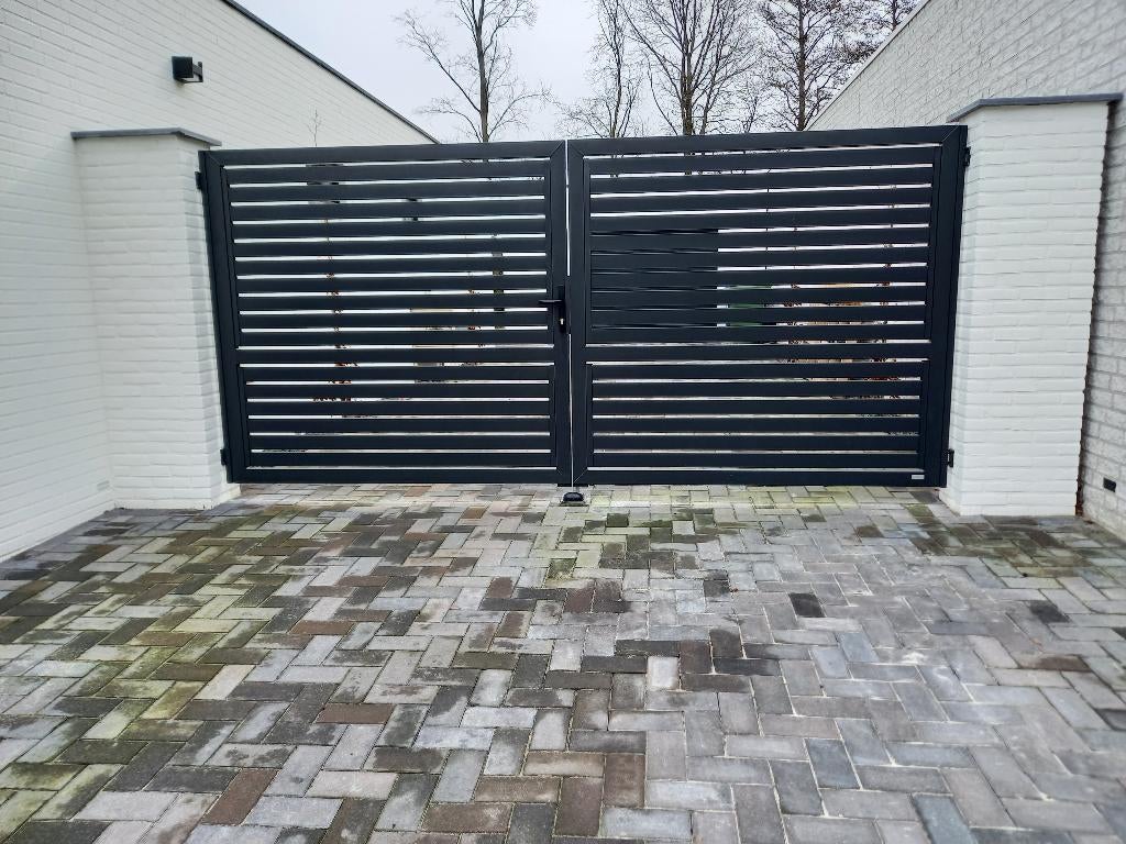 Moderne inrijpoort model: Berlin 400x150cm ook maatwerk, Met poort, Nieuw, IJzer, Spijlenhekwerk