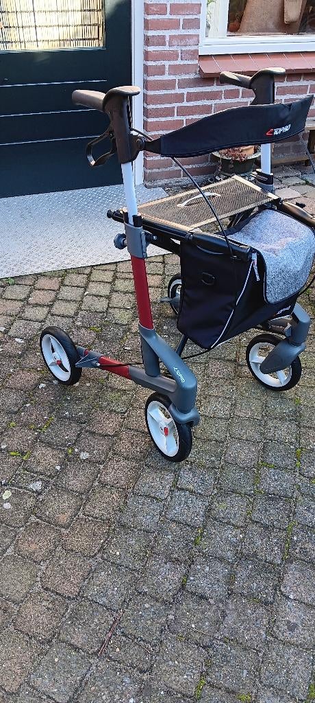 Rollator Topro Troja 5G Rood M met Rugsteun en  Dienblad, Ophalen, Lichtgewicht, Zo goed als nieuw