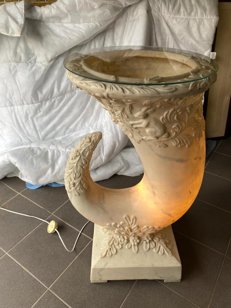 Tafel met lamp leuk in een mancave of kroeg of terras, Ophalen, Zo goed als nieuw