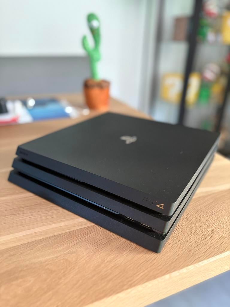 Playstation 4 Pro (PS4 Pro) €180, Ophalen, Pro, Met 3 controllers of meer, Gebruikt