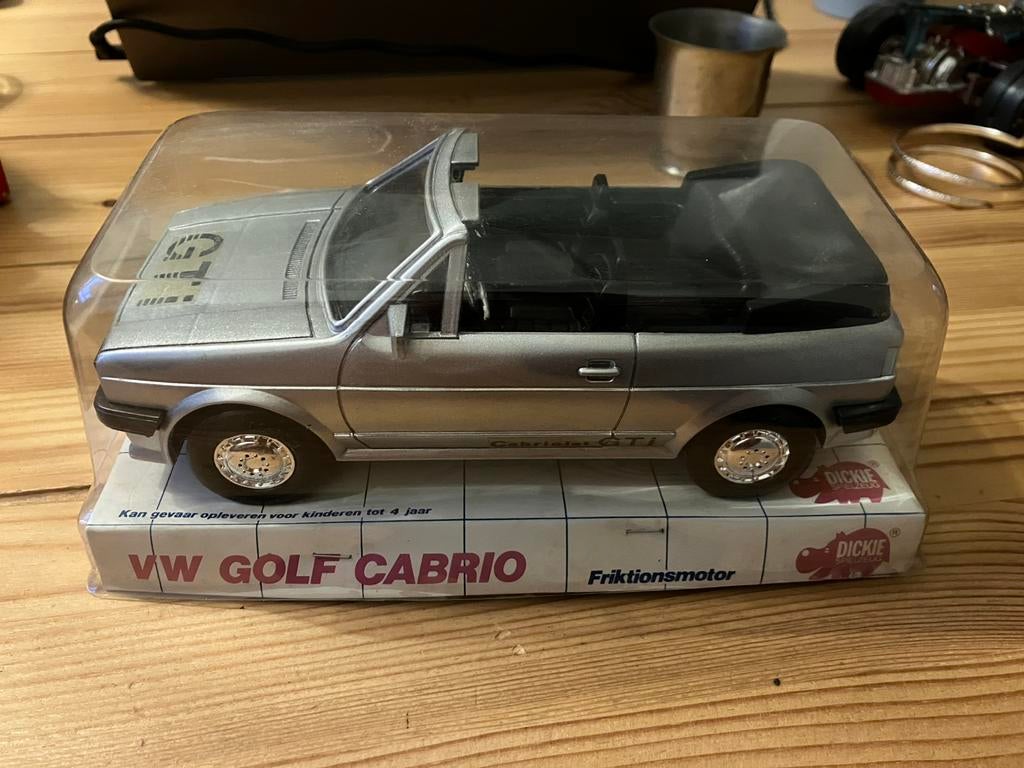 Modelauto Volkswagen Golf Cabrio Dickie Spielzeug, Hobby en Vrije tijd, Modelauto's | 1:24, Ophalen of Verzenden, Zo goed als nieuw