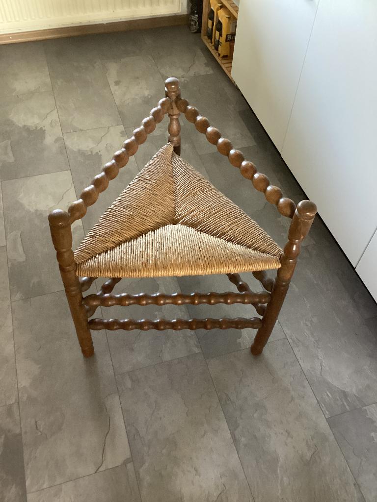 Vintage biezen driehoek kruk, Antiek en Kunst, Ophalen