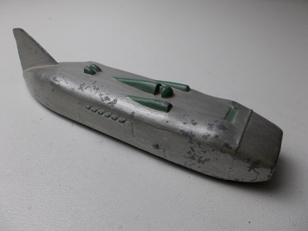 1938 Dinky Toys 23M THUNDERBOLT SPEED RECORD CAR (-M-)
